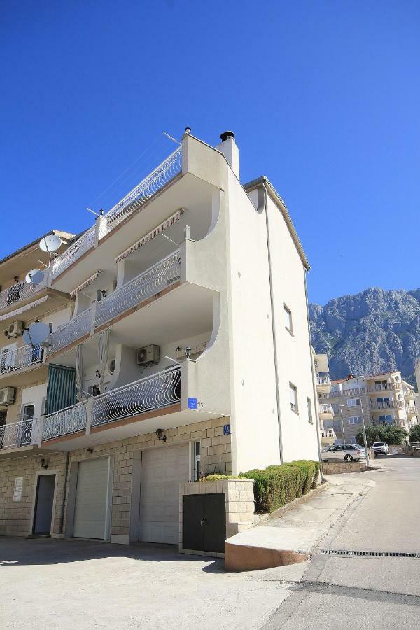 Bruna Makarska Bagian luar foto